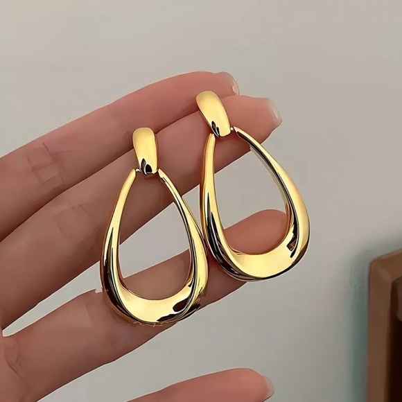 NEW | 14K Gold Plated Teardrop Earrings - Picture 1 of 6